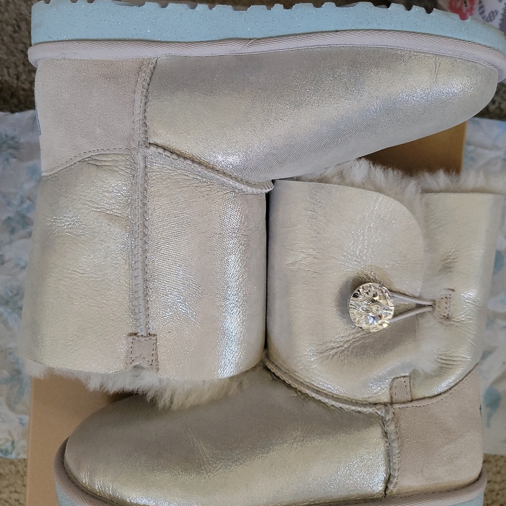 UGG DISNEY FROZEN ARENDELLE BAILEY BLING SHEEPSKIN